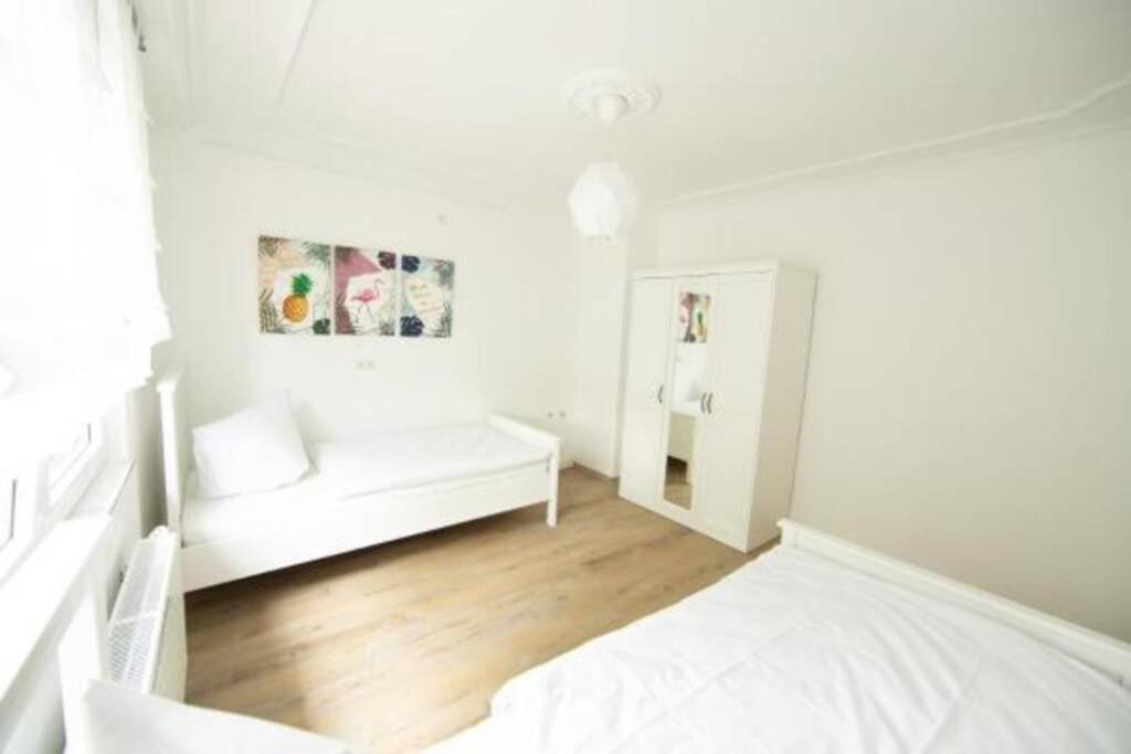 Bruehl Mitte, Neu Renoviertes Hausヴィラ エクステリア 写真